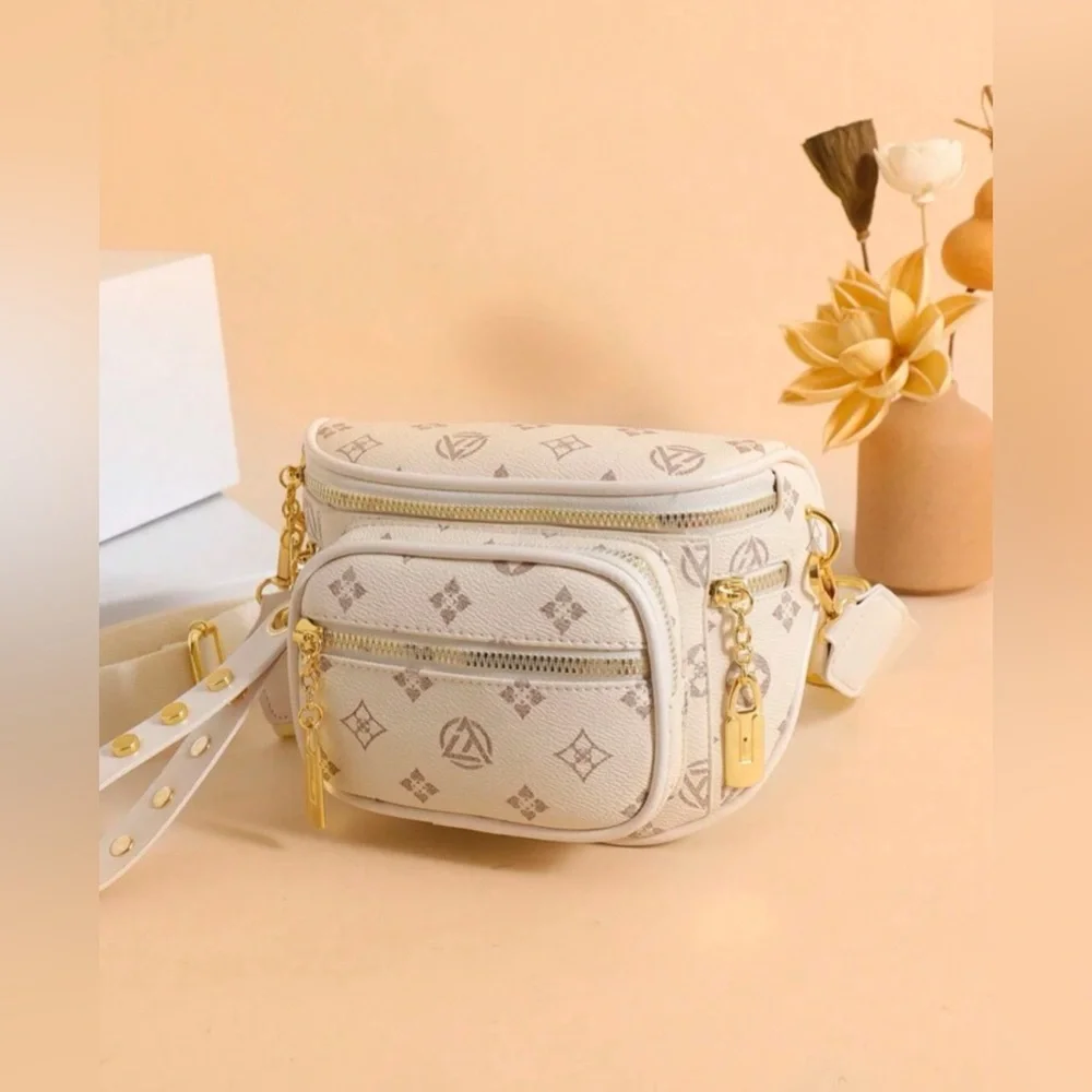 New Classy Crossbody Bag - Picture 1 of 4